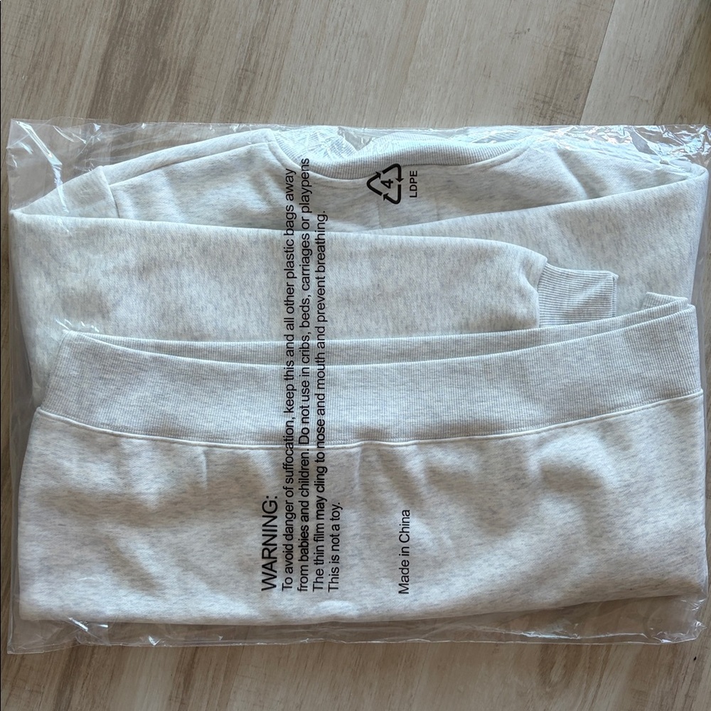 Solidcore Solidays 2026 Mock Neck Sweatshirt Medi… - image 4